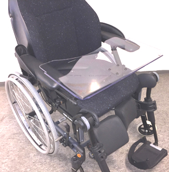 Armlænsophængt bord